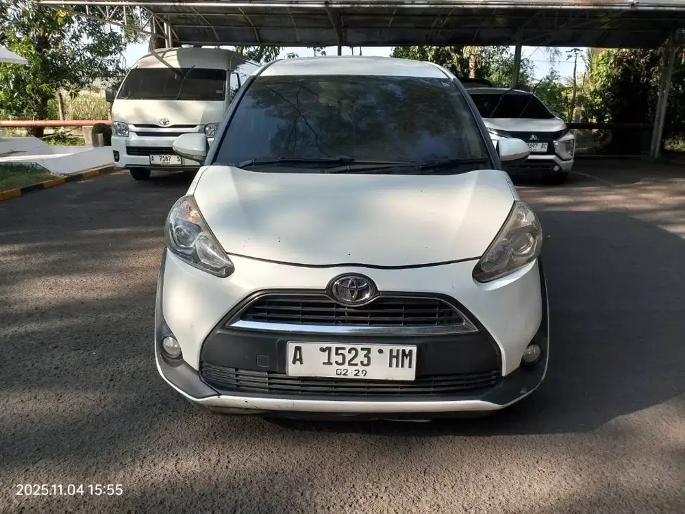 Toyota sienta 1.5 G M/T