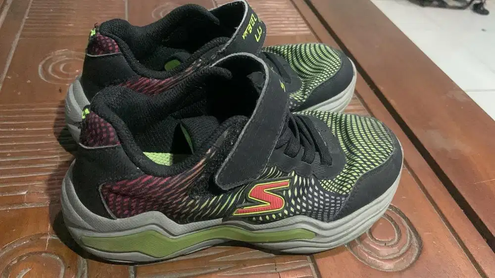 Sepatu anak skechers
