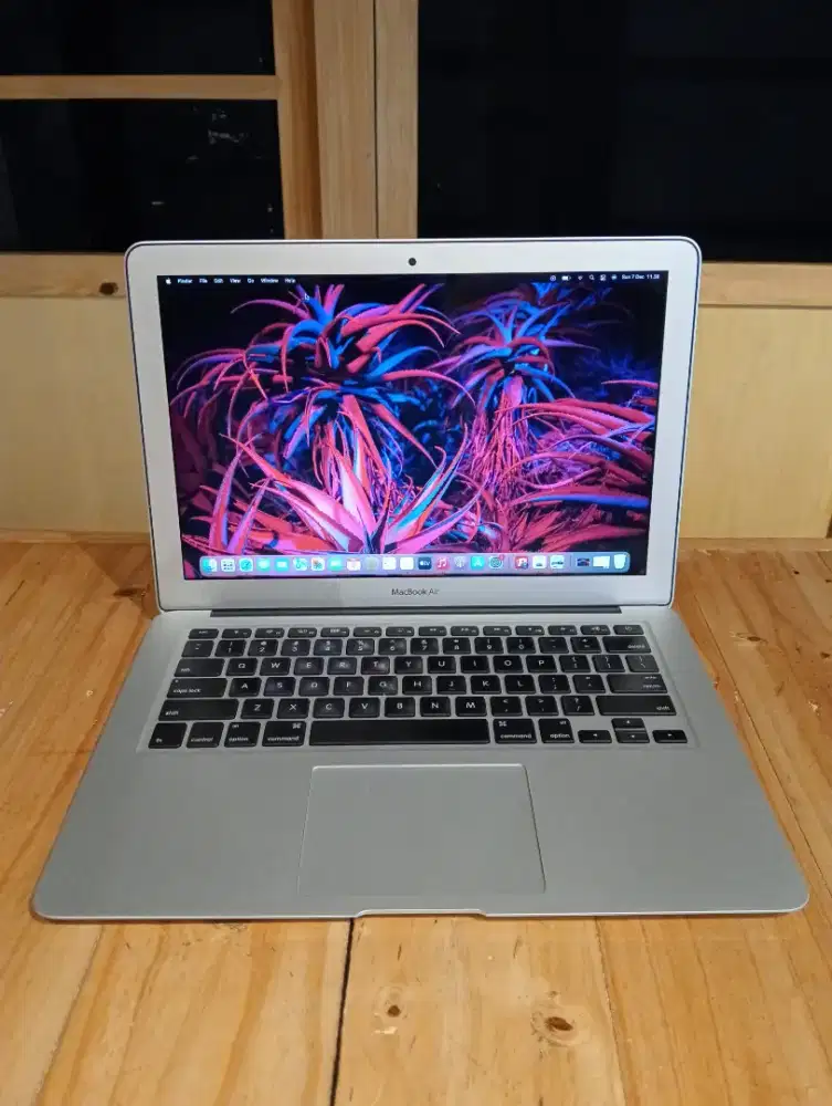 Macbook air (13,-inch 2017)Ram 8 GB/SSD 128GB