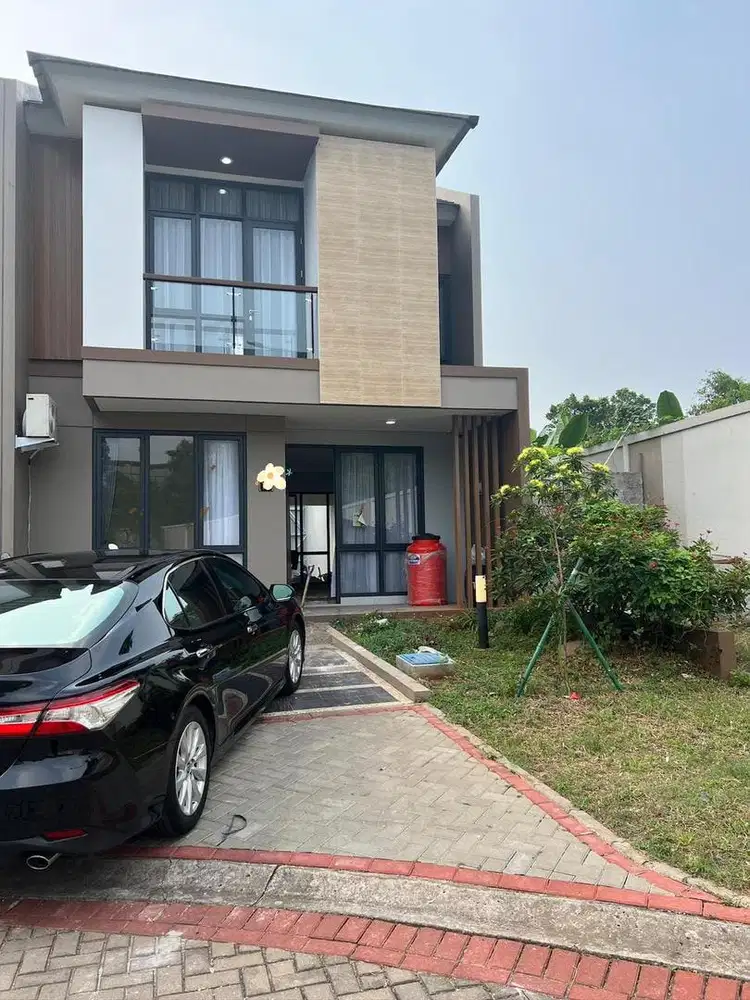 Dijual rumah cantik 2 lantai posisi hook di Kota Wisata Cibubur