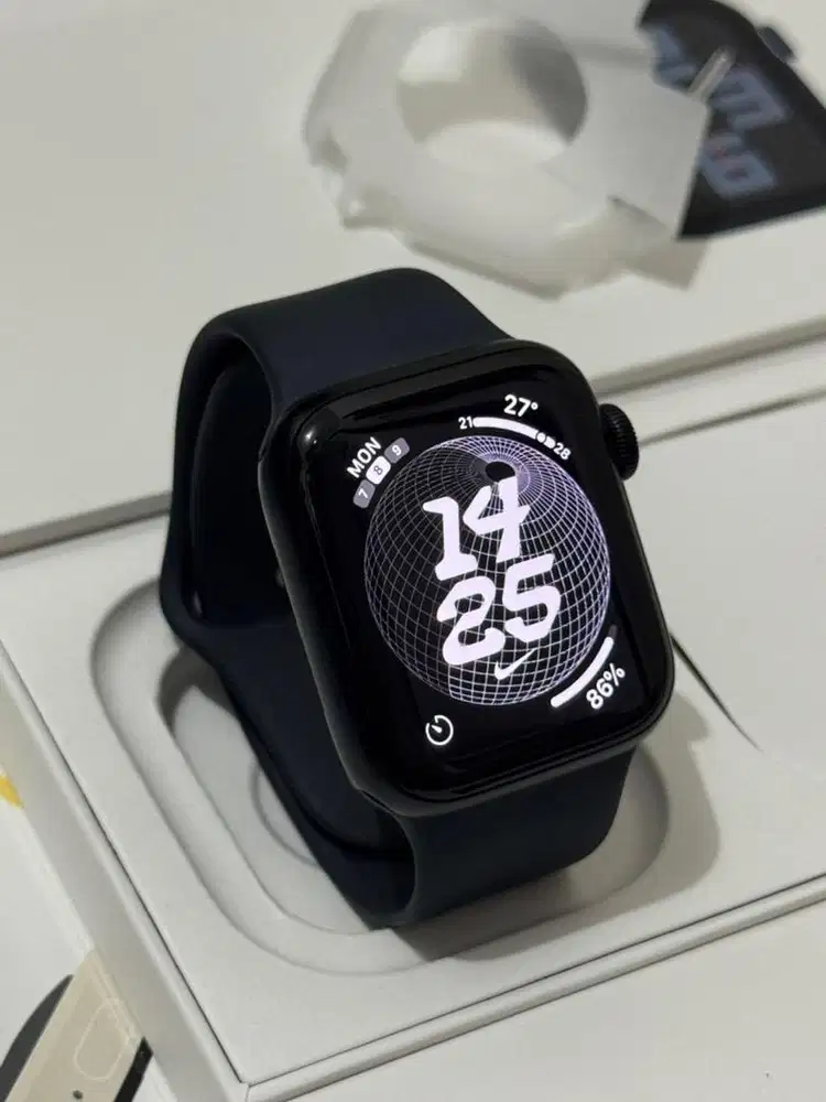 Apple Watch SE Gen 2 40mm Midnight Fullset Garansi On (Oktober 2026)