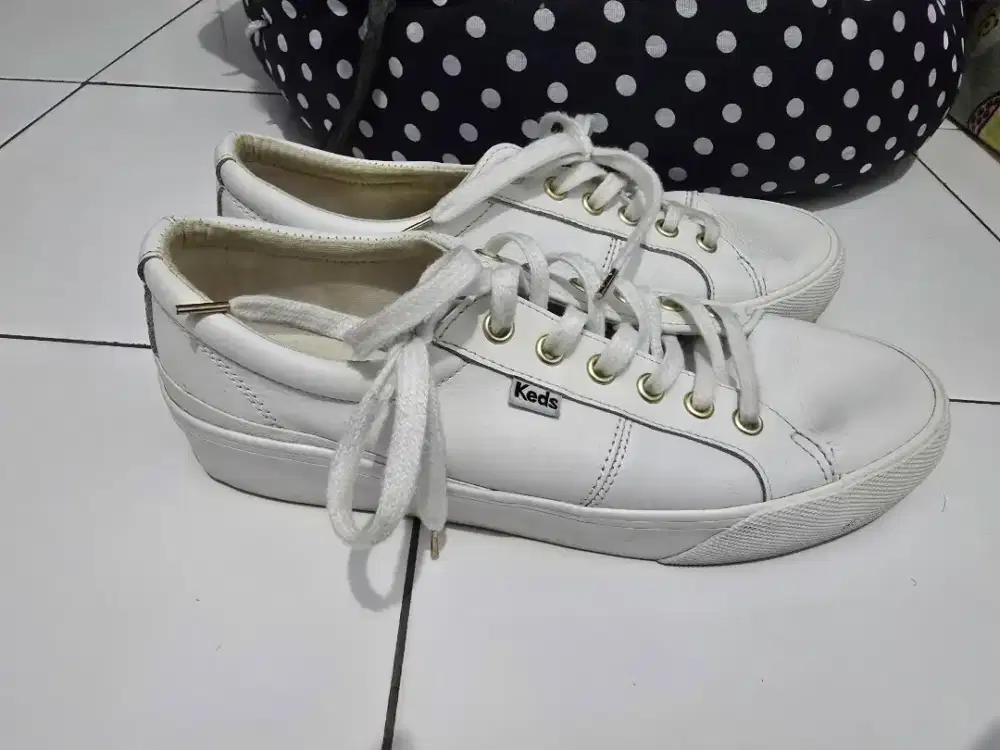 Preloved Sepatu Keds Putih nomor 40