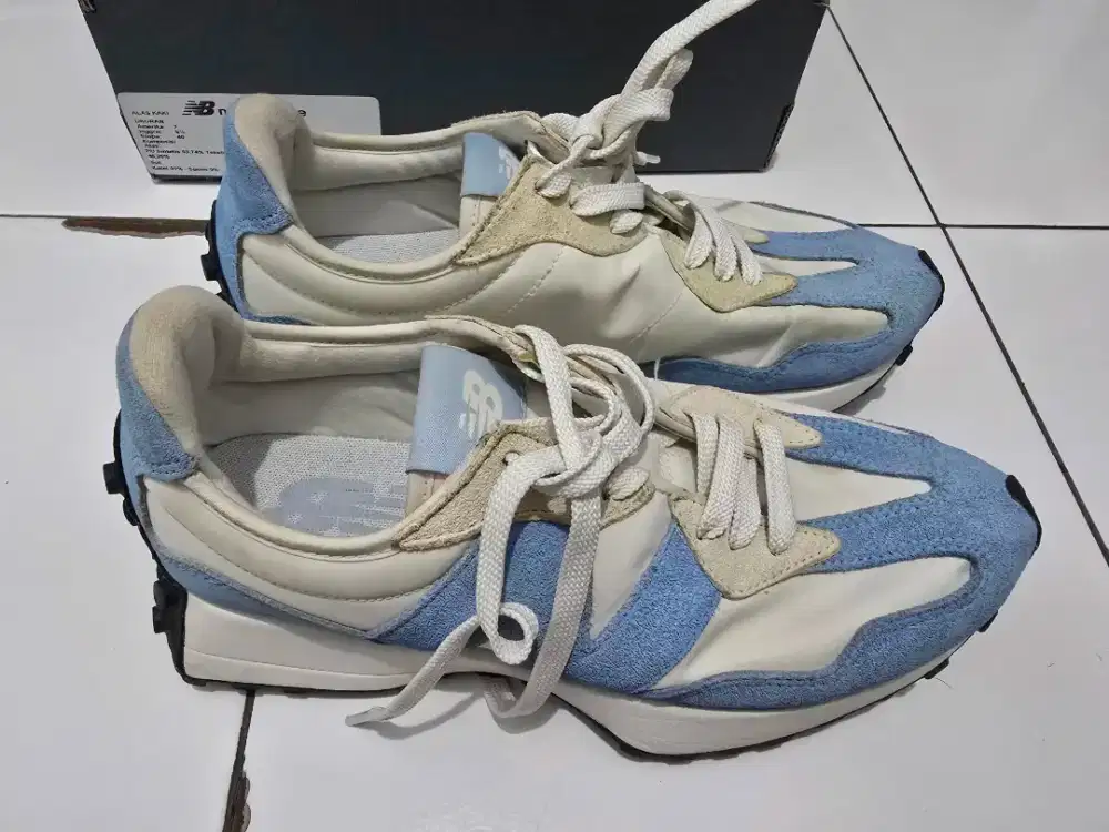 Preloved sepatu New Balance 327 biru putih