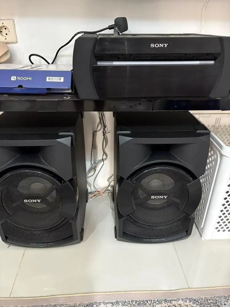 SONY SHAKE X10D HIFI SPEAKER. LIKE NEW