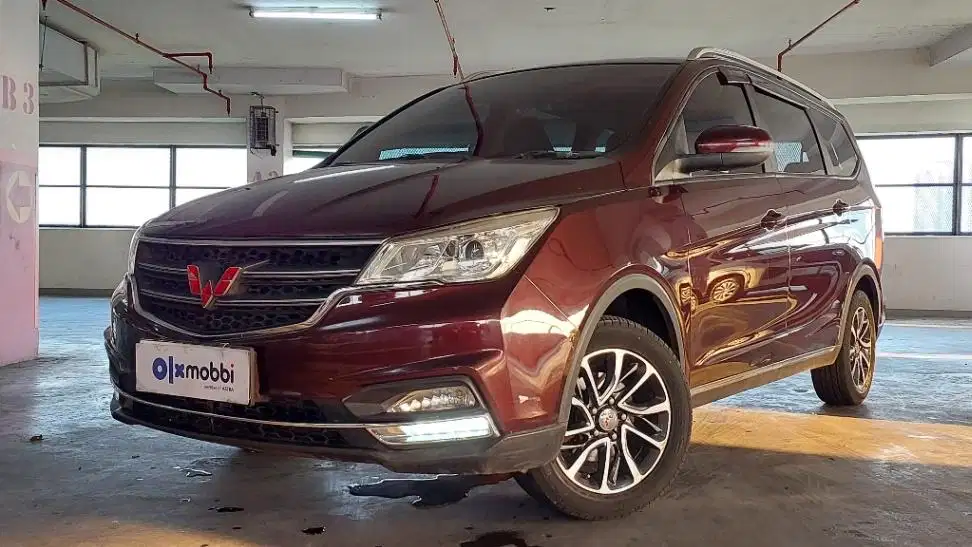 Wuling Cortez  1.8 C Bensin-AT 2018 Merah