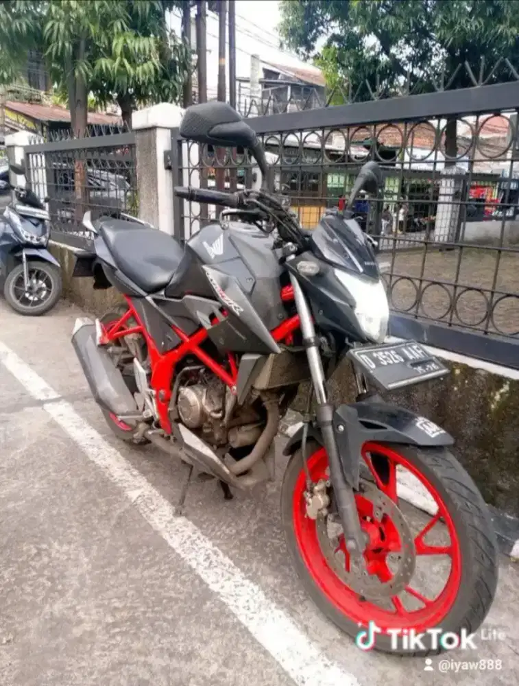 Honda Cb150R street fire