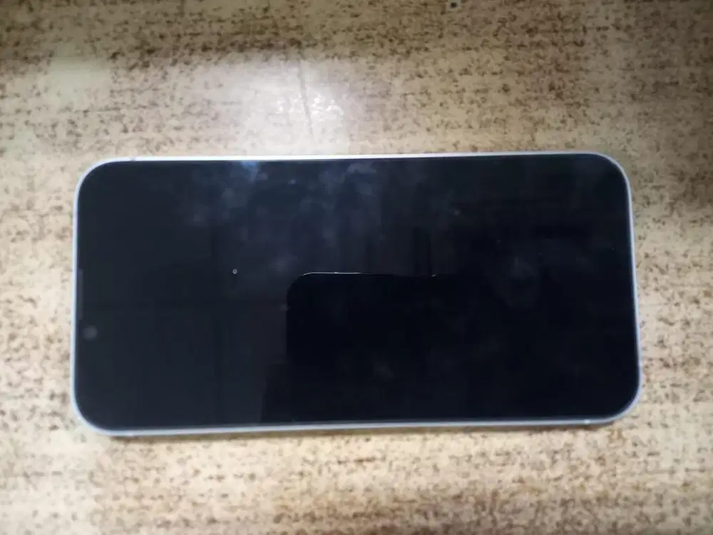 Iphone 13 warna putih