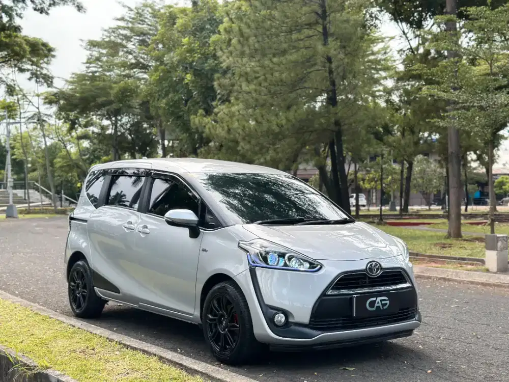 Toyota Sienta G at 2017