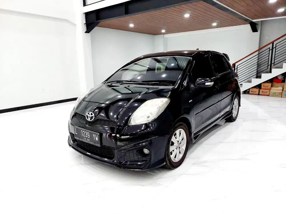 Yaris S Limited 2012 Metic
