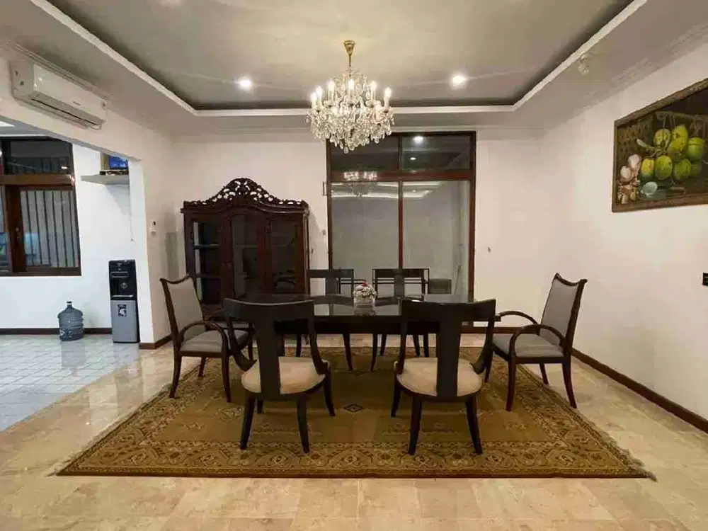 rumah mewah 2 lantai lokasi strategis dekat mall ,scbd ,senayan