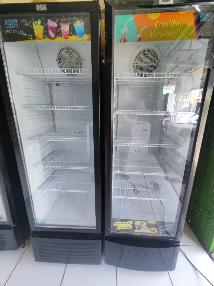 Showcase merek RSA 5 rak kapasitas 290 dan 282 liter