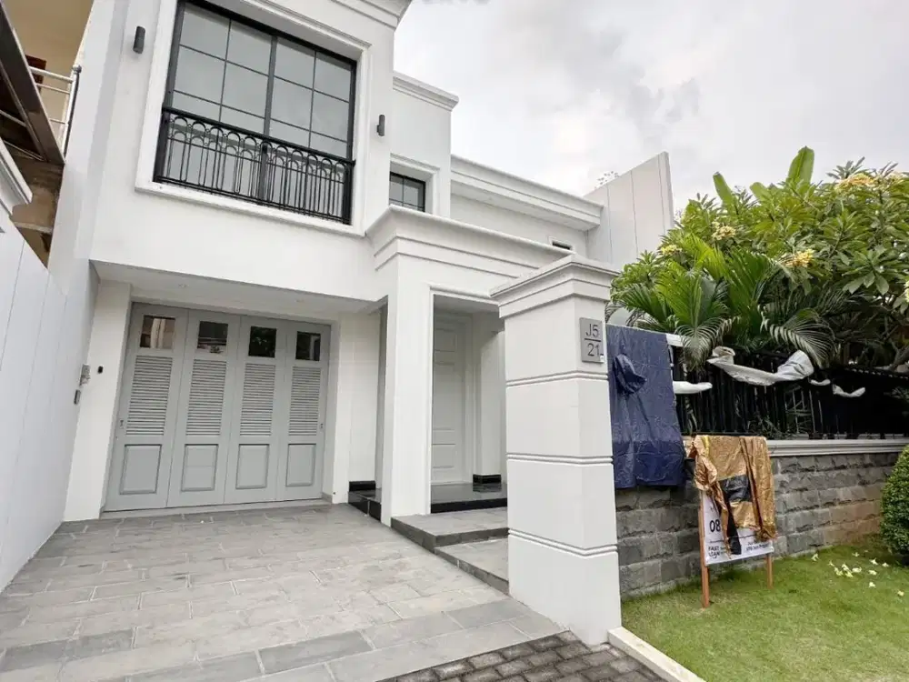 Rumah 2 Lantai Luas dan Bagus, Citraland, Surabaya