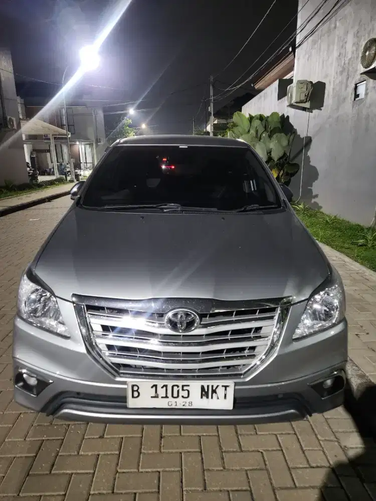Toyota innova 2012