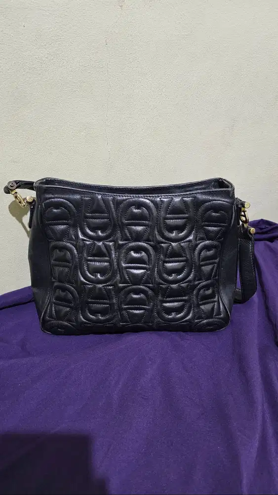 Tas Wanita Aigner Hitam - HSC 2025