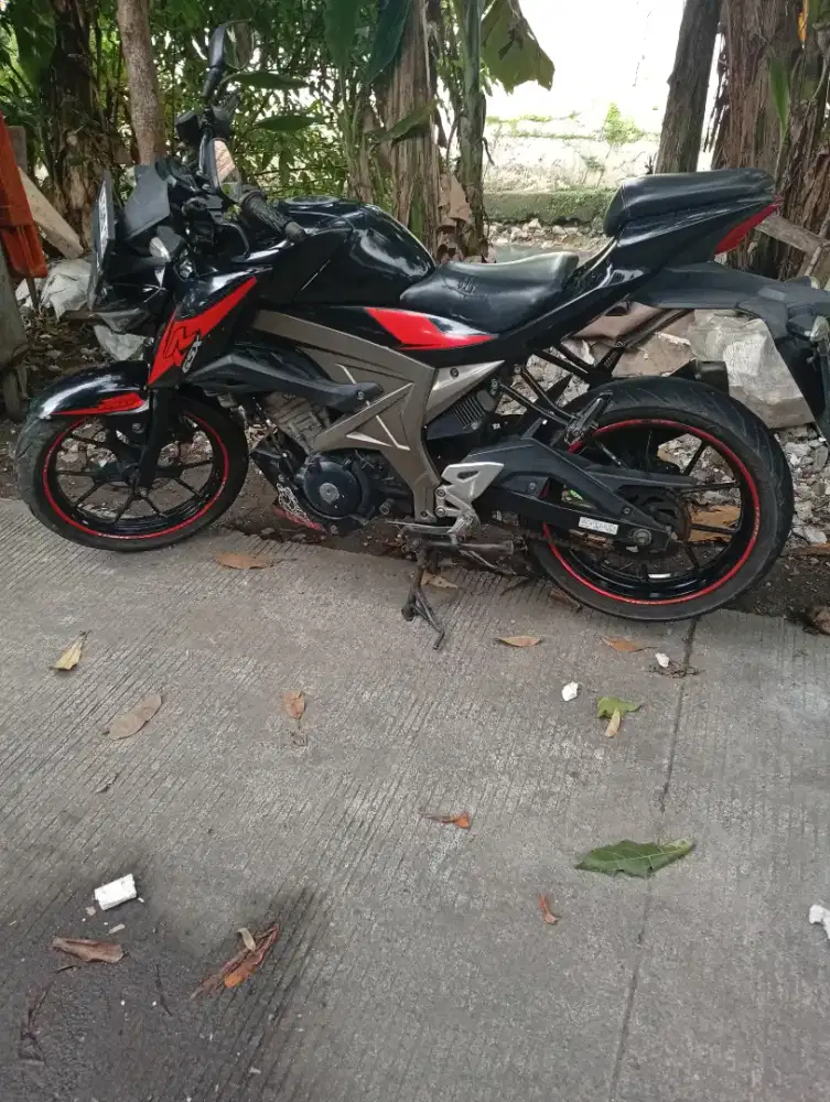Jual motor Suzuki GSX 150 warna hitam