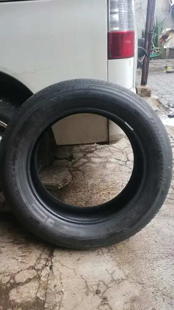 Ban Bridgestone, 215/60 R17 Alenza, masih tebal dan muda