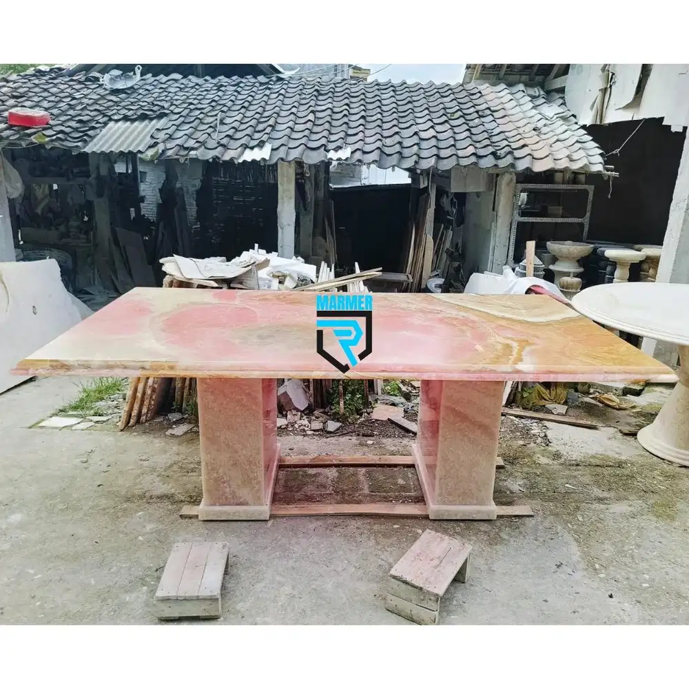 Meja makan super besar bahan batu onix car merah finishing mengkilap