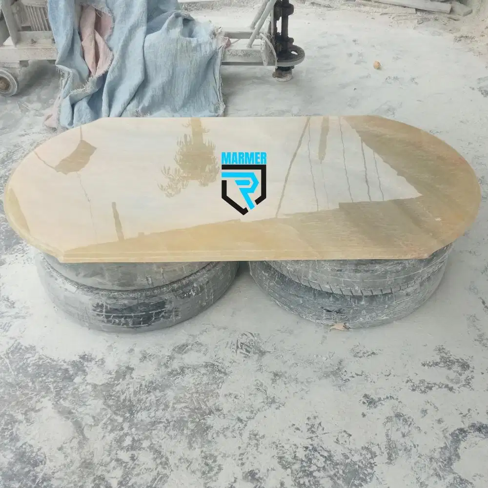 Daun meja model oval batu onix bawean motif glossy