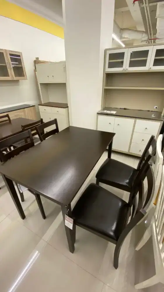 Meja makan Yasmin (1Meja + 4Kursi)