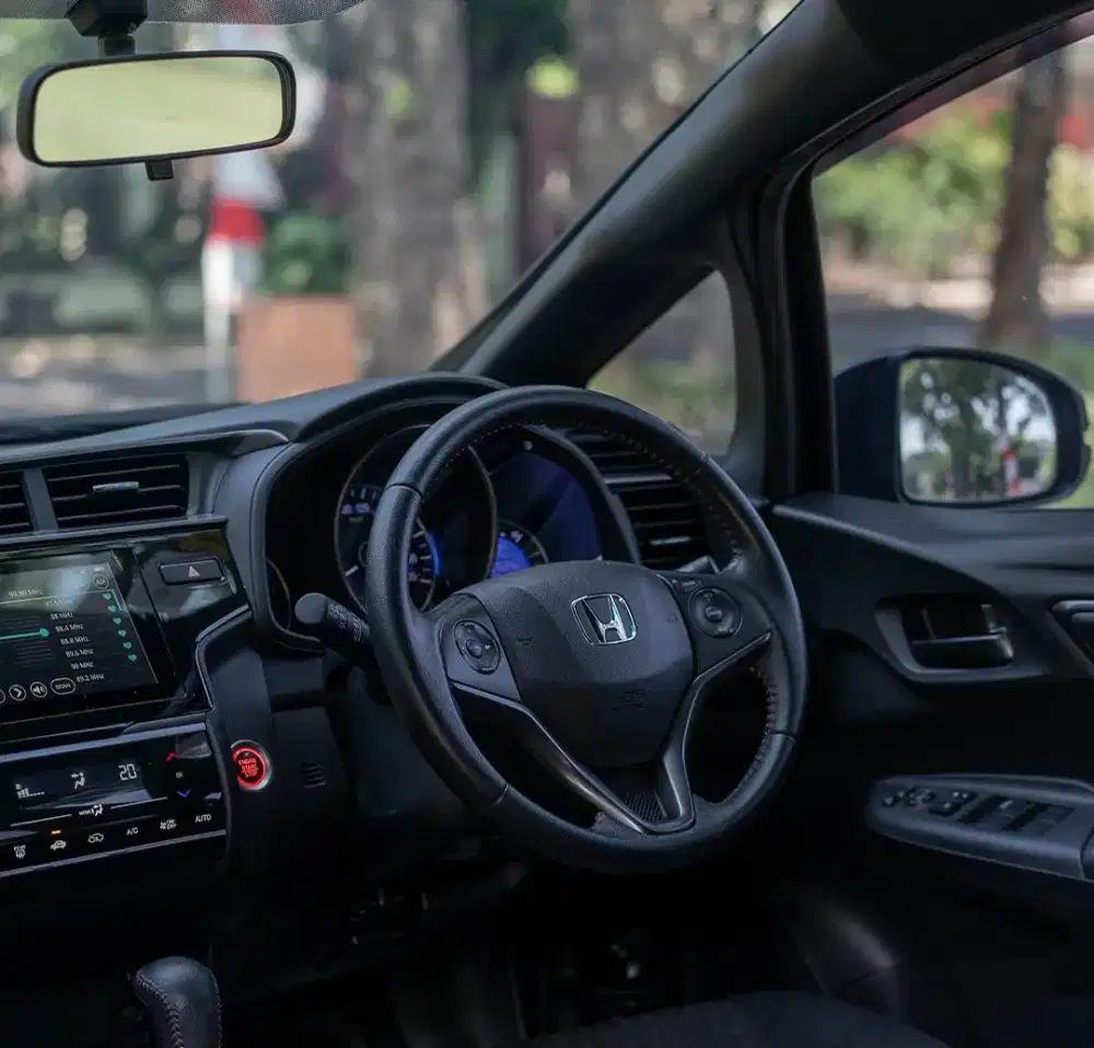 JUAL CEPAT !! HONDA JAZZ 1.5 RS MATIC 2019