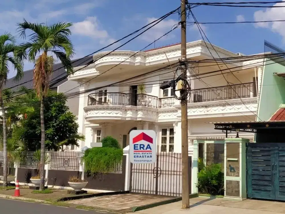Rumah mewah 2 lantai harga murah di jalan utama Pondok Indah Jaksel