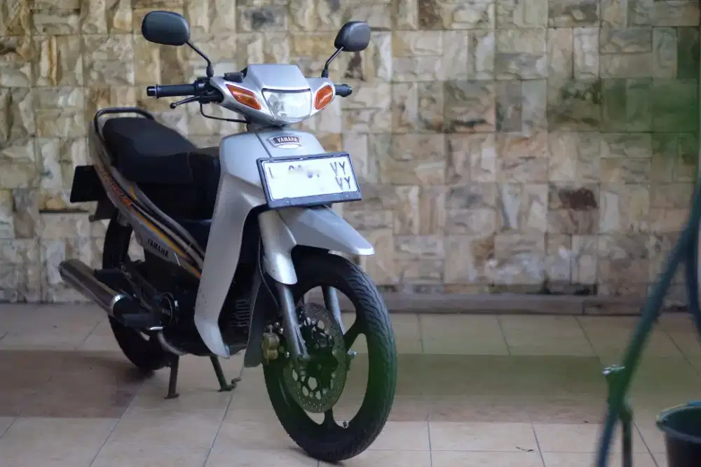 Yamaha VEGA 2000 perak/silver