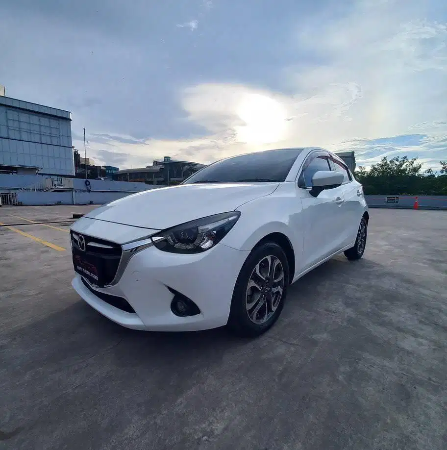 mazda 2 GT AT 2015 putih, mulus