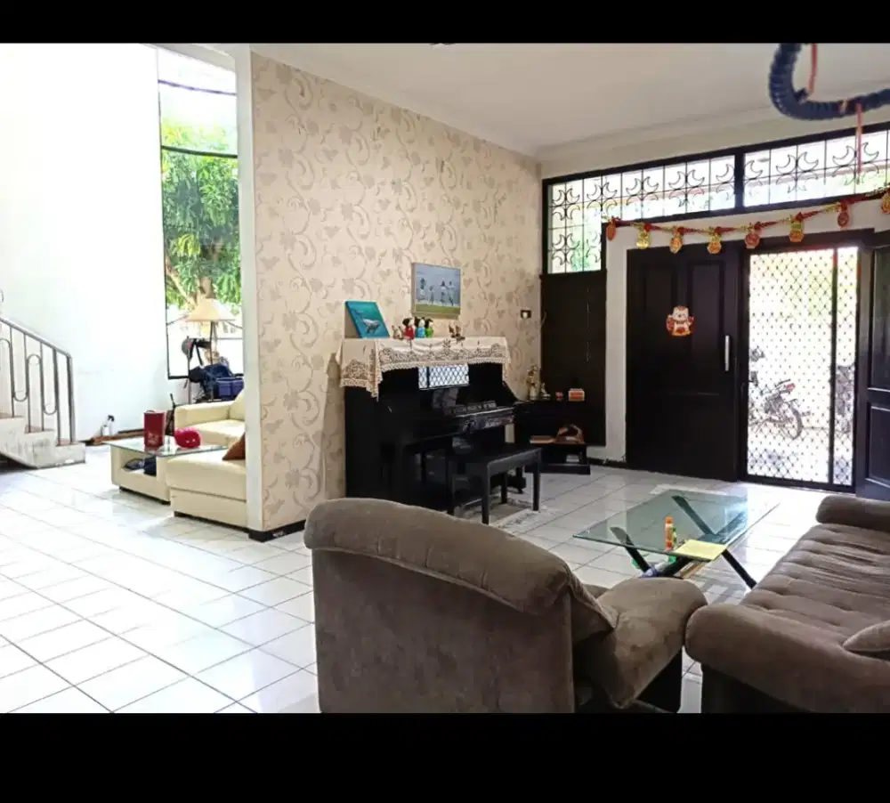 Dijual Rumah Cantik di Raya Saronojiwo surabaya