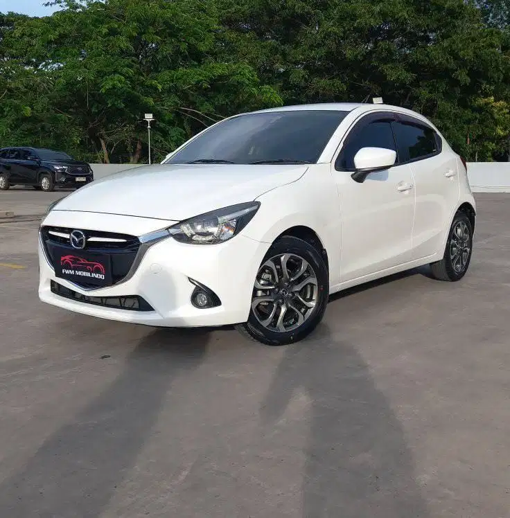 mazda 2 GT AT 2015 putih, siap pakai