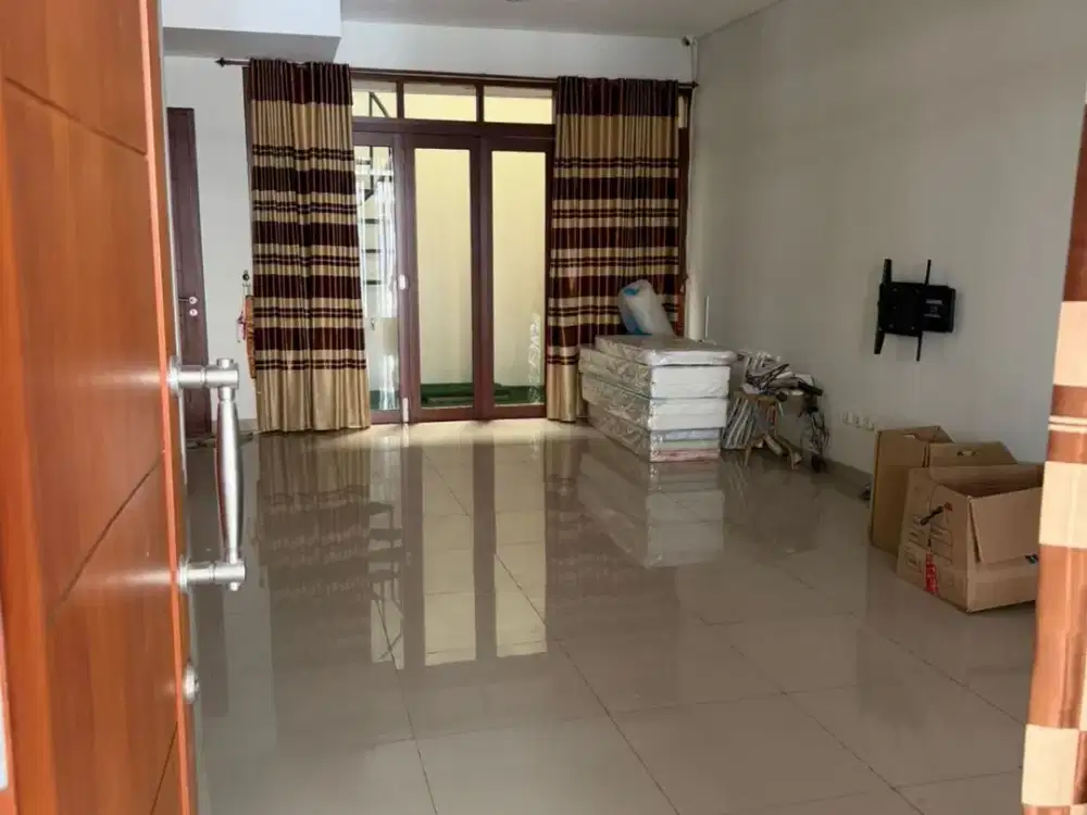 Dijual rumah bagus area bebas banjir di Kelapa Gading dalam Cluster