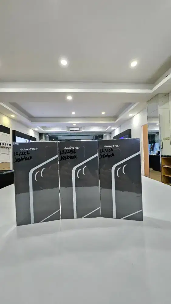 NEW SAMSUNG GALAXY ZFLIP 7 12/256 JET BLACK GARANSI RESMI SEIN 1 TH