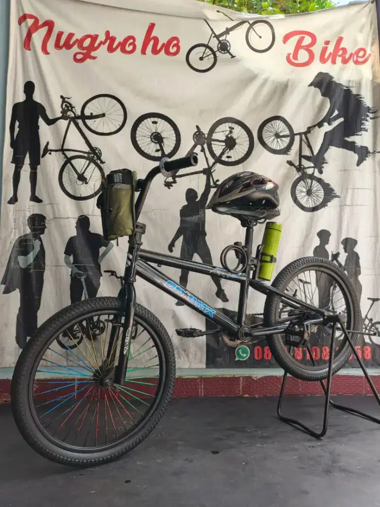 Sepeda BMX : SENATOR hitam