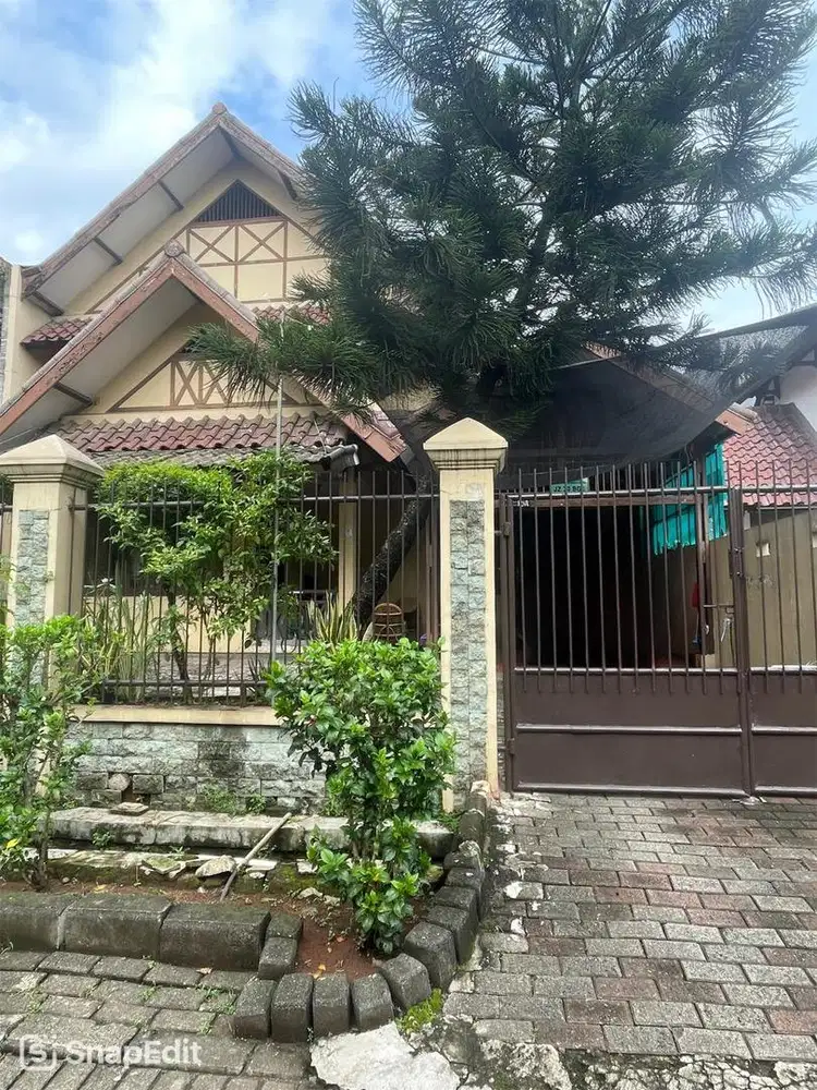 Dijual Cepat Rumah Luas 240M Carpot 3 di Cluster Latana Banjar Wijaya