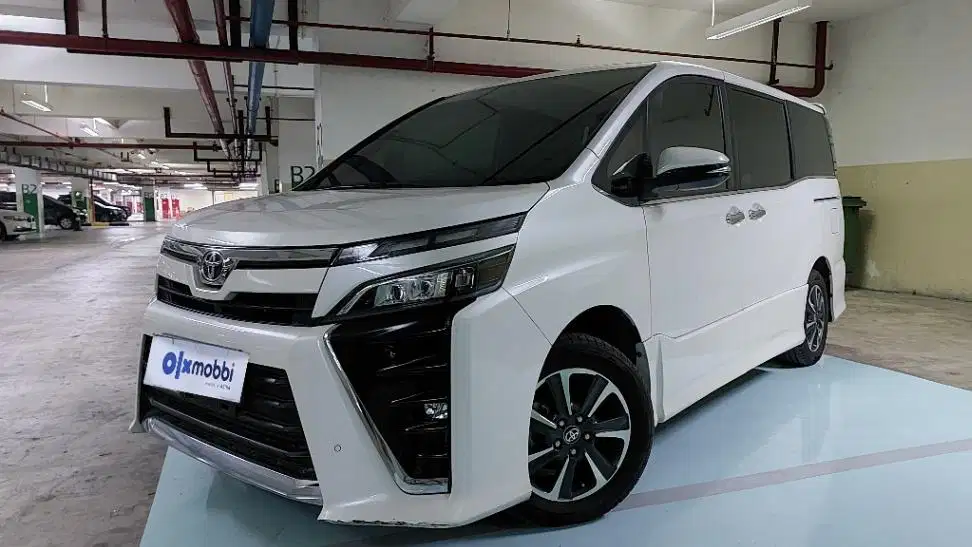 TDP 15JT Toyota Voxy 2.0 Bensin-AT Putih 2020