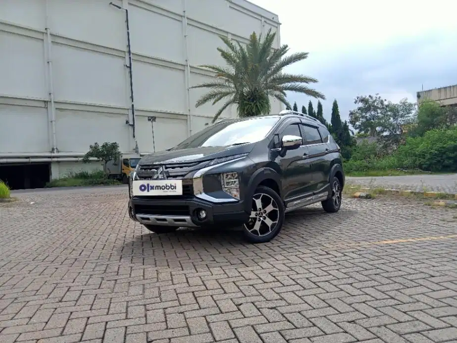 TDP 11JT Mitsubishi Xpander 1.5 Cross Bensin-AT Abu-Abu 2021