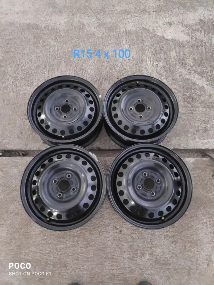 Oem kaleng HONDA MOBILIO R15 pcd 4 x 100 lebar 5,5 offset -/+ 45