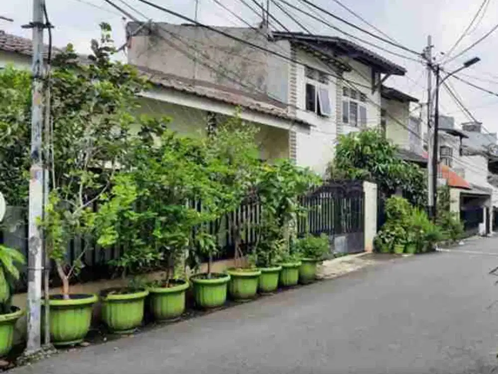 Rumah 2 lantai di Menteng Dalam, Jakarta Selatan Lokasi Strategis