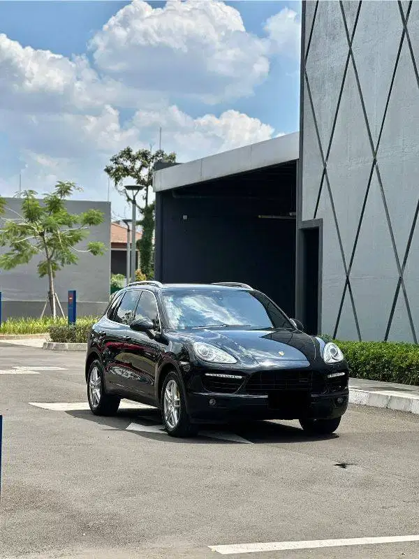 PORSCHE CAYENNE 3.6 V6 Pemakaian 2013 Tgn 1 dari Baru Nopil 2 angka