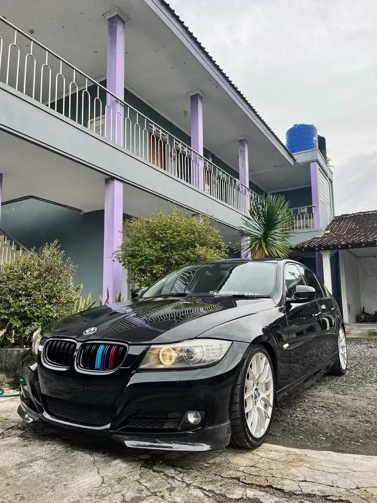 BMW E90 325 LCI 2010
