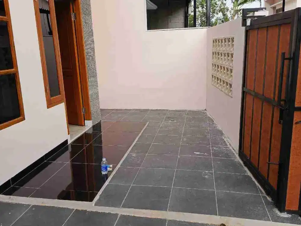 Spek Berkualitas Pinggir Jalan Dekat KRL