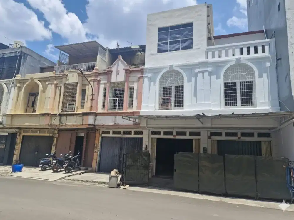 Ruko 2.5 Lantai Lokasi Strategis di Komplek Ruko 1000 Dekat Ringroad Cengkareng Jakarta Barat