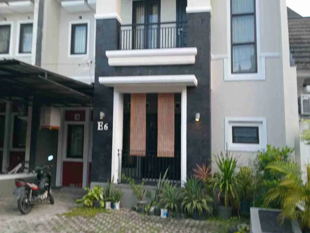 Rumah dalam Perumahan, 2 lantai di Umbulharjo kodya Yogyakarta dekat Malioboro, Kraton Yogyakarta, kota gede sentra Perak