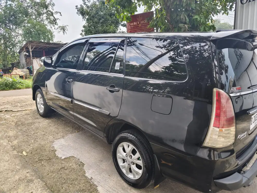 Toyota Kijang Innova 2011 Bensin