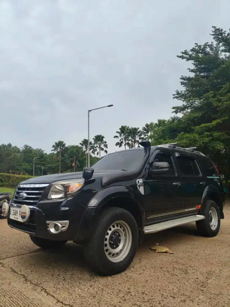 Ford Everest TDCI AT type tertinggi Limited Pemakaian 2010