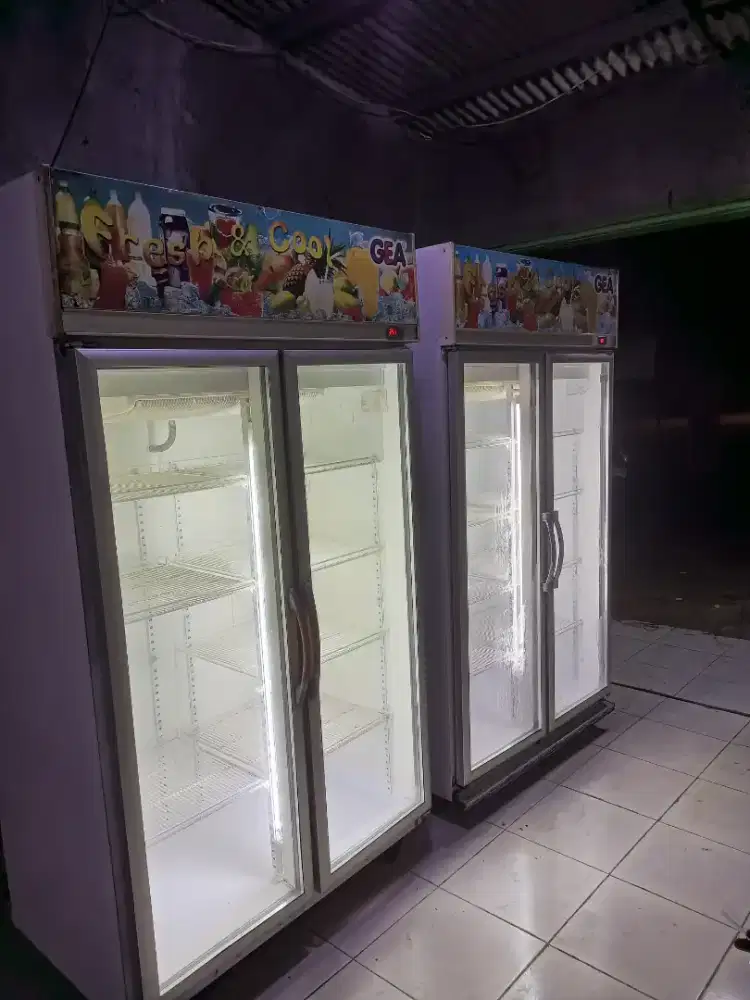 ready stok showcase 2 pintu, 2 unit