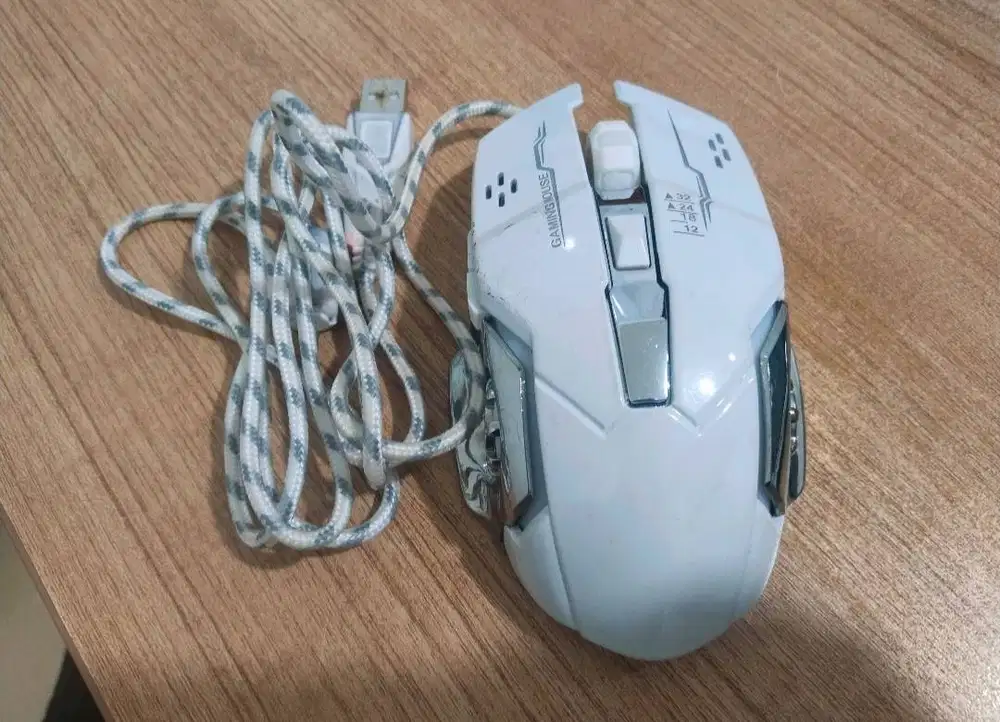 Mouse gaming wired RGB (putih)