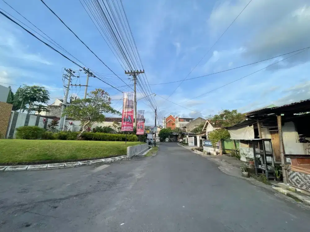 Dijual tanah Mangku jalan utama, Dekat kampus UGM Akses mobil papasan lancar, kualitas air dan udara bagus, Lingkungan toleran