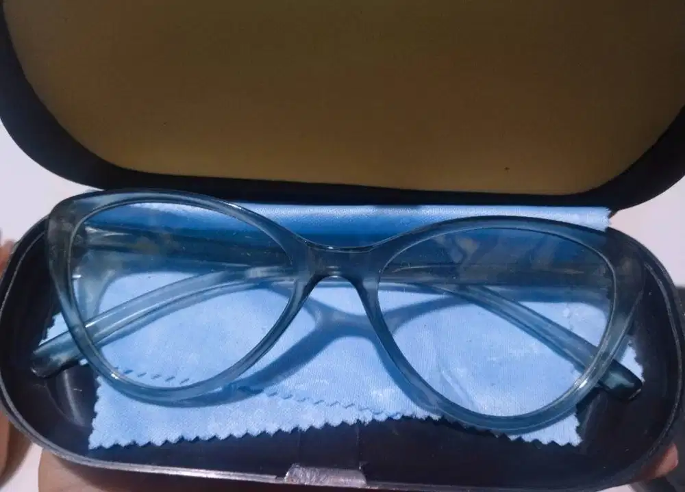 Kacamata Frame Transparan Abu