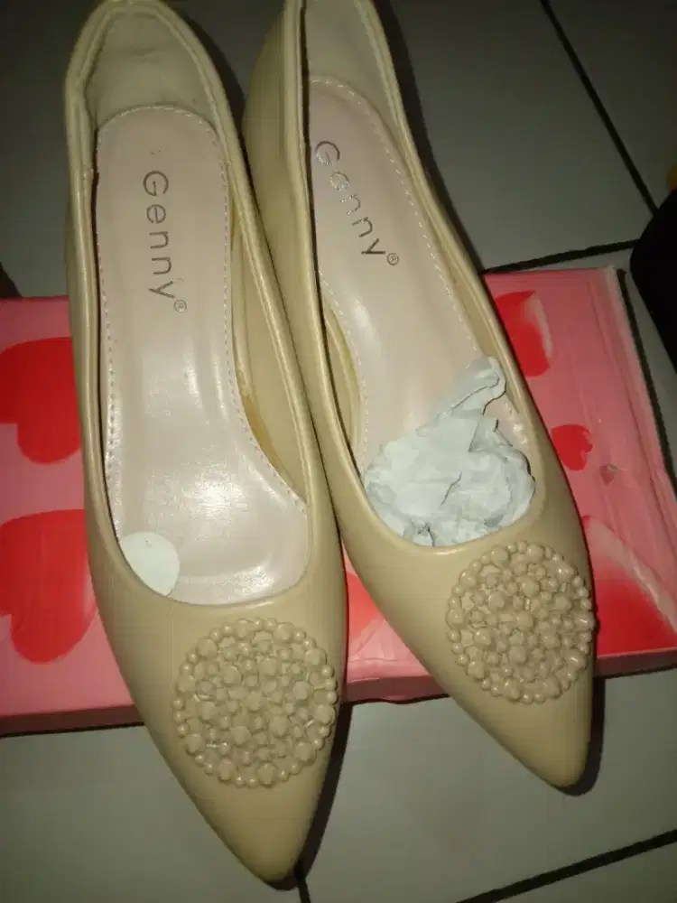 Genny sepatu uk 37