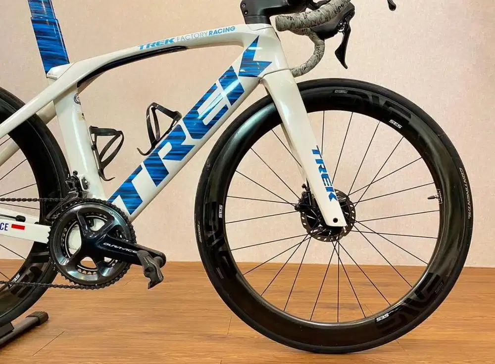Trek Madone SL 6 Rare Blue FULL upgrade